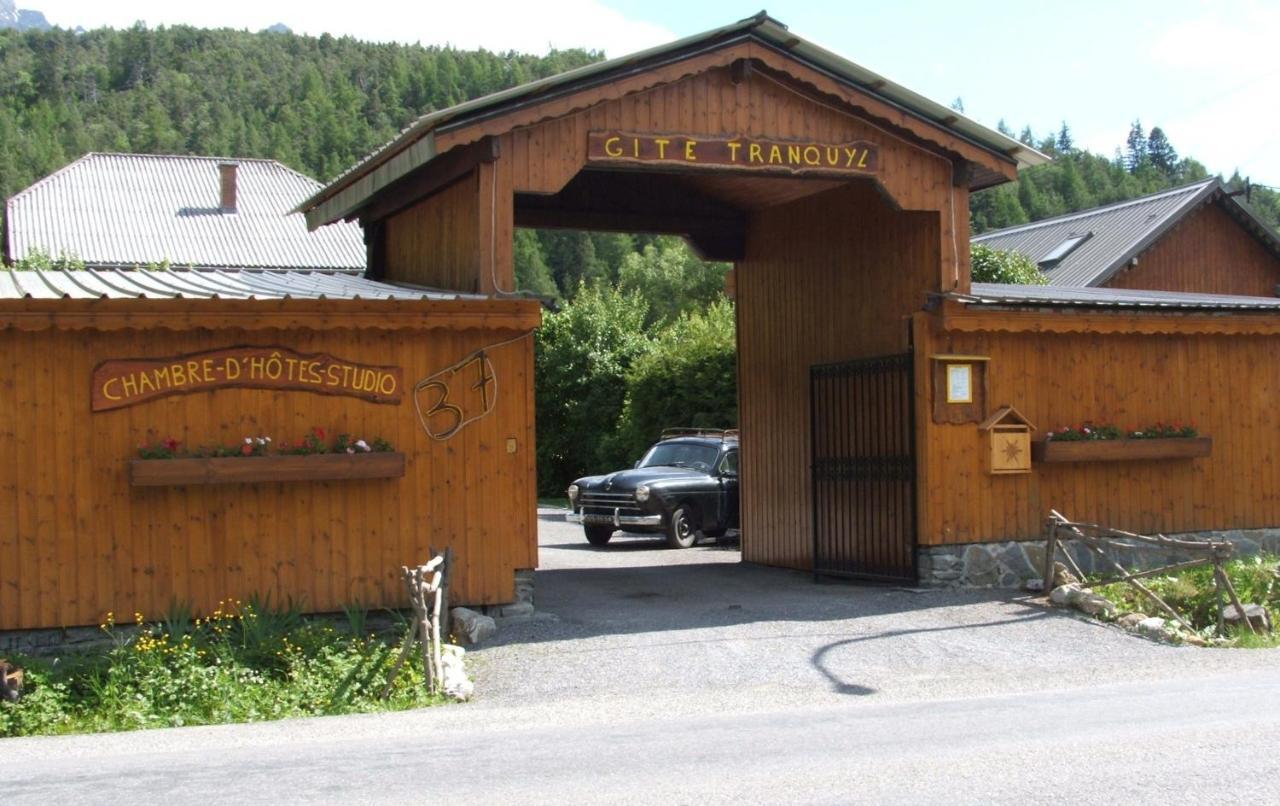 Maison D' Hotes Tranquyl Barcelonnette Exteriör bild